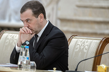 В Москве анонсировали поездку Медведева в Ереван и Баку